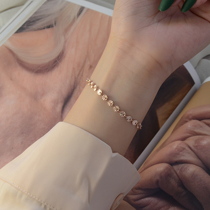 European and American ins style trend hot-selling personality all-match flower embossed titanium steel 18k gold high-grade bracelet for women e