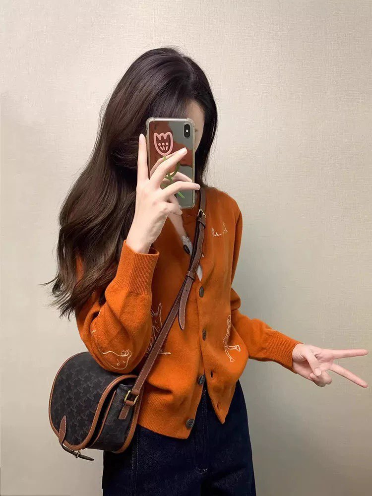 Áo cardigan nữ dệt kim màu cam phong cách Hàn Quốc, kiểu dáng lười biếng — quả cam
