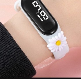 Reloj de muñeca Reloj electrónico de anime Crayon Shin-chan Reloj de escuela primaria de jardín de infantes led a prueba de agua