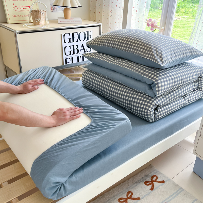 Dormitorio de estudiantes de algodón conjunto de tres piezas de cama 2025 nuevo edredón de algodón sábanas de cubierta de cuatro piezas de ropa de cama