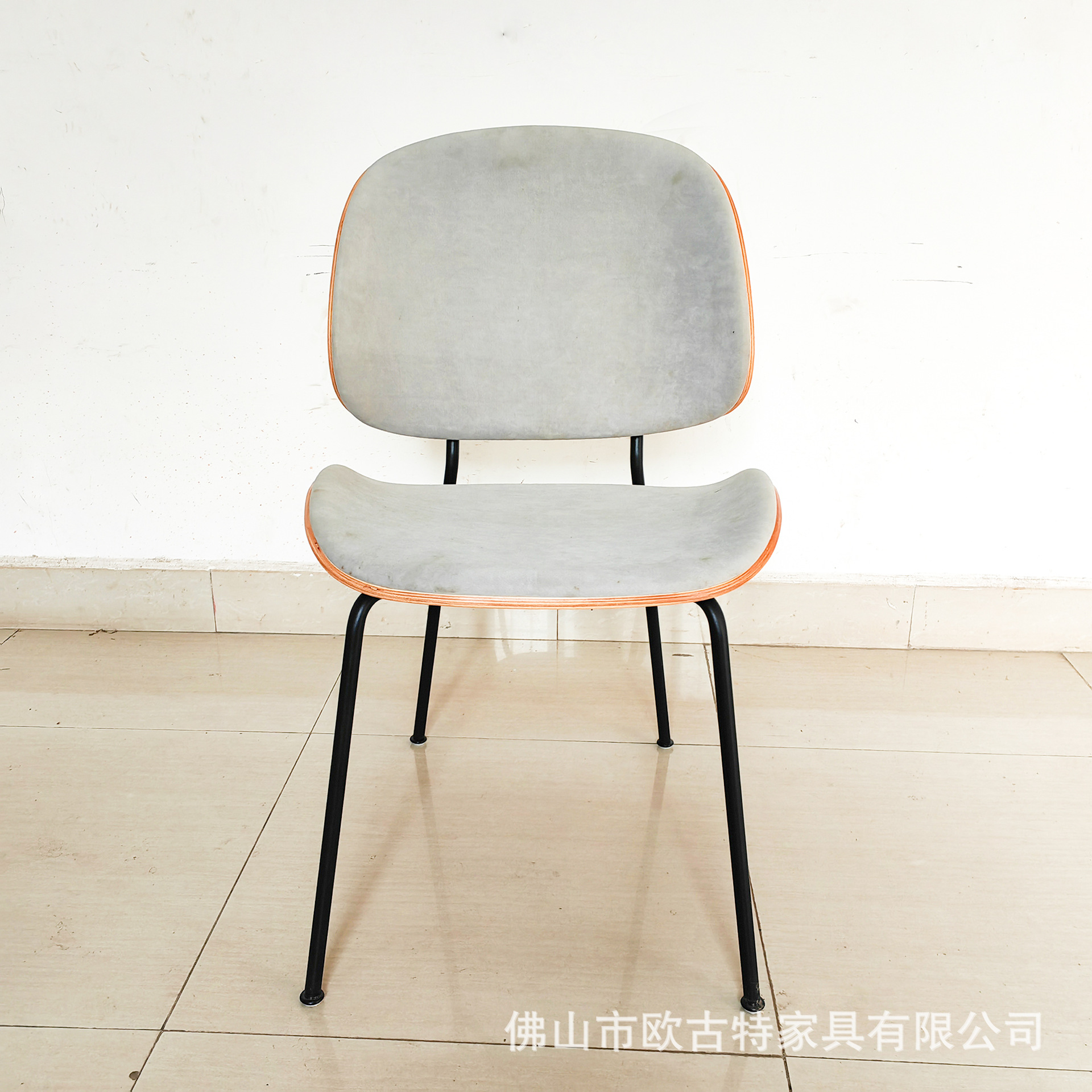 2024北欧网红休闲曲木椅dining chair苹果椅绒布靠背软包甲壳虫椅