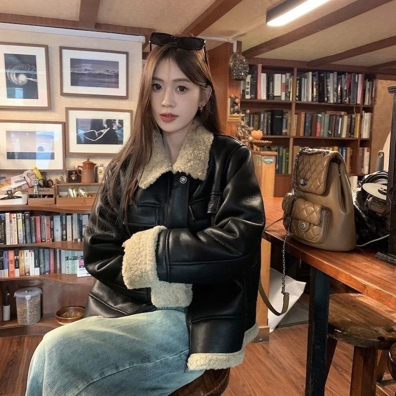 Fur Jacket Lapel Leather Jacket Women's Winter Thickeneded Warm Fur One-Piece Loose Top Age-Reducing Motorcycle Style