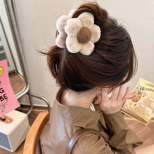 Internet celebrity flower plush grabber female  new back of the head hairpin high-end autumn and winter shark clip headwear