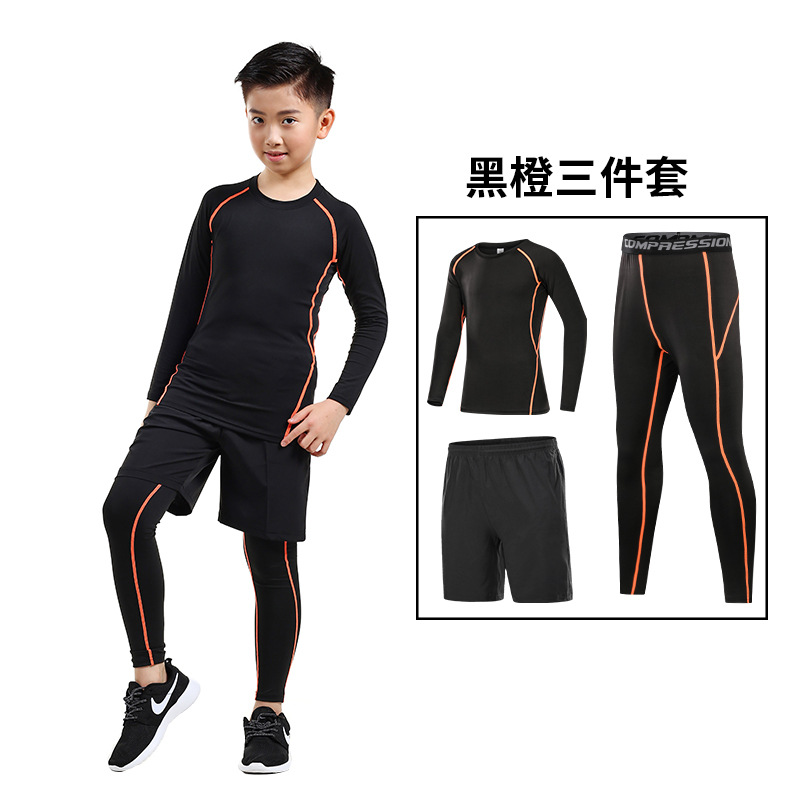 블랙과 오렌지색 긴팔 쓰리피스 슈트