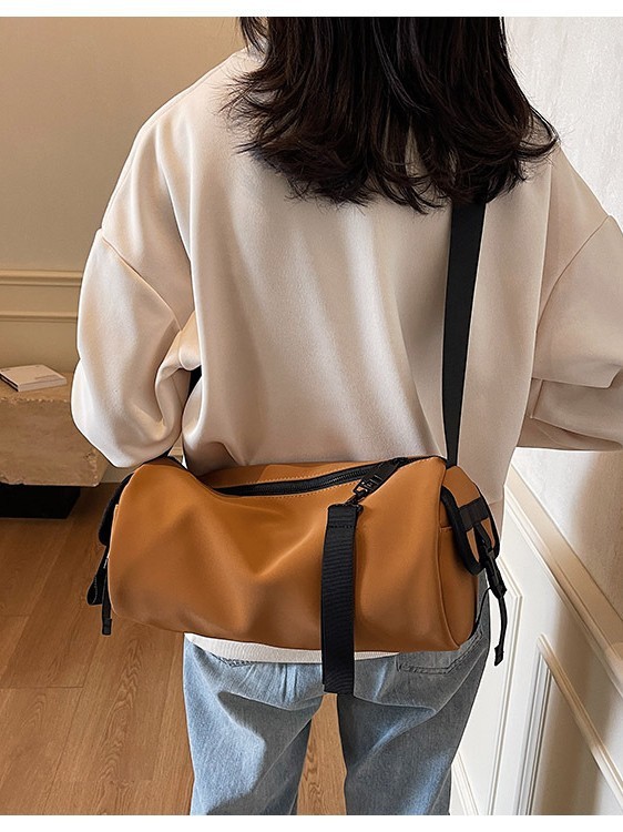 2025 新しいクロスボディバッグ女性の大容量トレンディなショルダーバッグ男性と女性のカップルカジュアルスポーツバッグファッションシリンダーバッグ|undefined