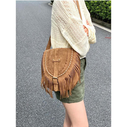 2024 Western and European Retro Fringe Bag with imitation crocodile leather saddle bag, fashionable and trendy, unisex crossbody shoulder bag