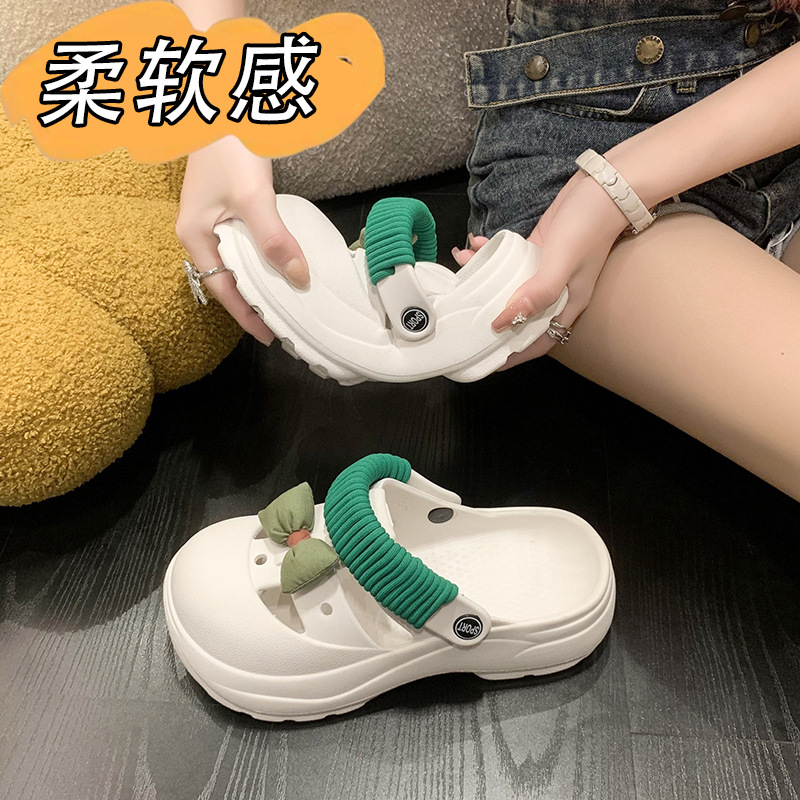 Cartoon cute summer casual beach Crocs-style slippers with bow…