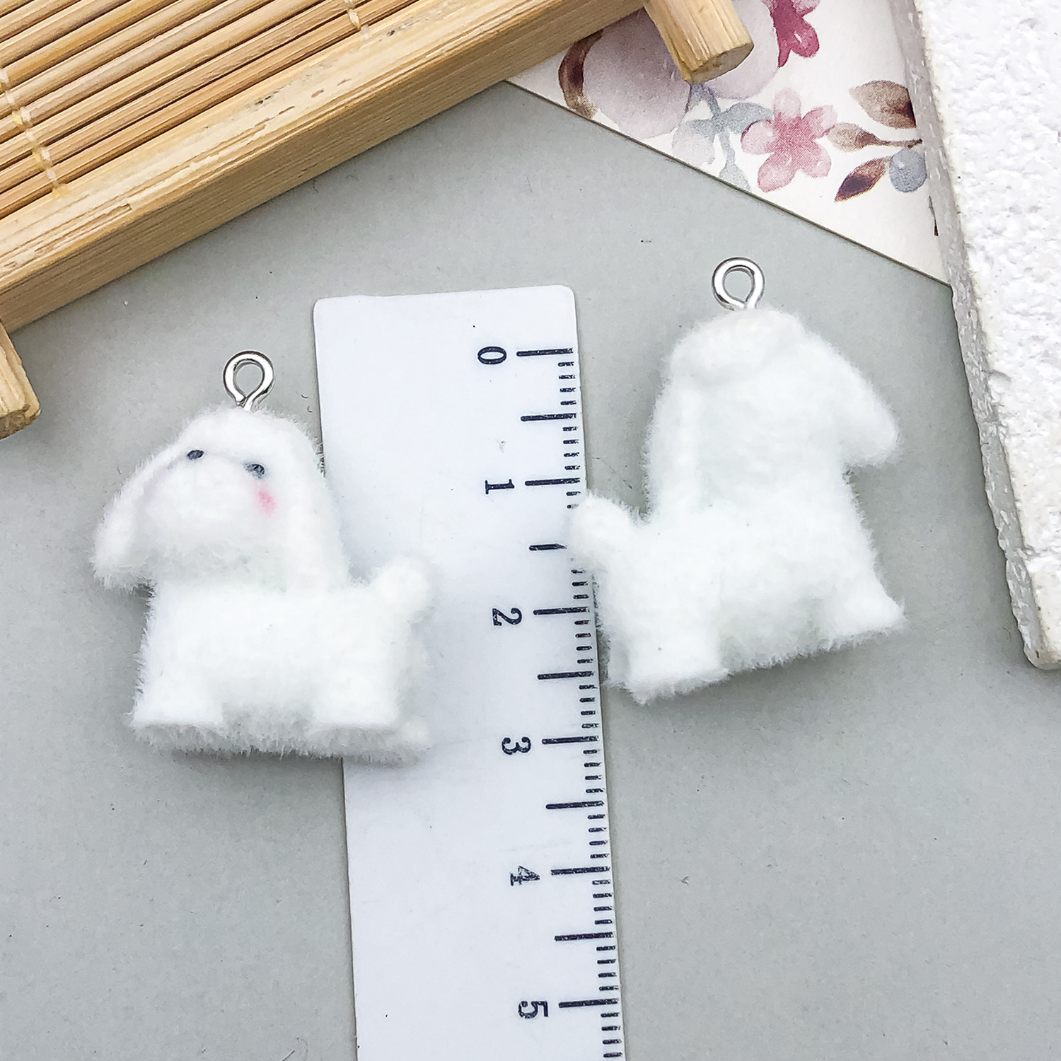 흰색 수지 무리 동물 양고기 알파카 29x25mm-4.3g-23138 1개