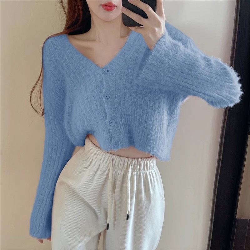Short demi-season sweater