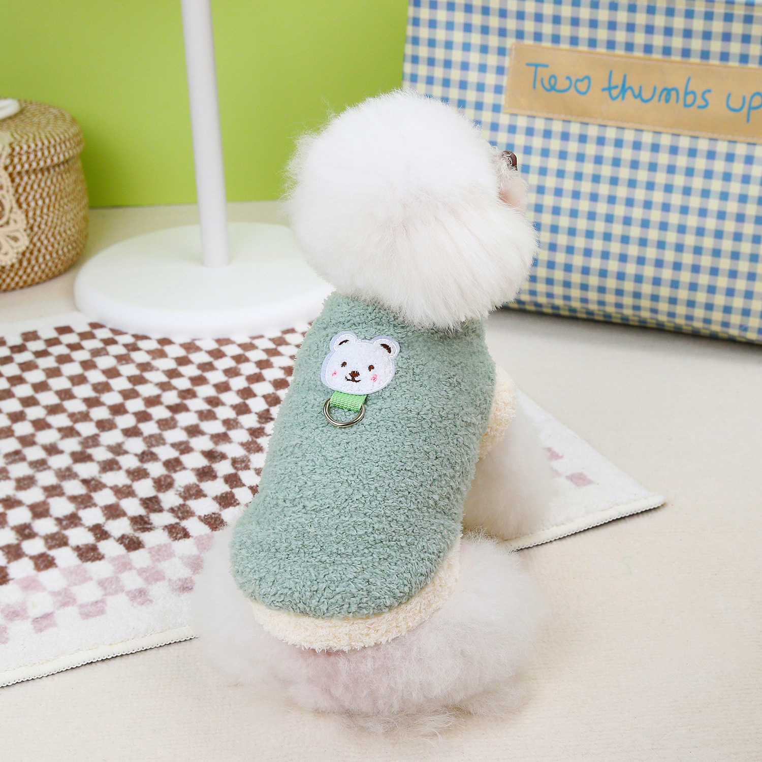 Otoño y invierno calentamiento nueva ropa de mascotas Teddy general perros pequeños y medianos gatos perros lindos ropa en stock al por mayor