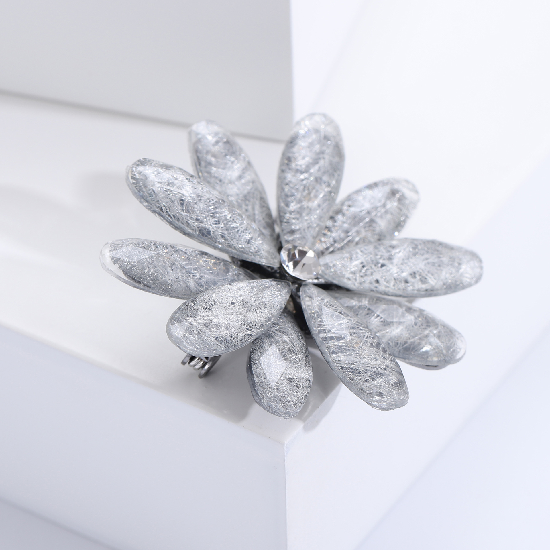 17g Weight Acrylic Inlay Material Brooches Classification Casual, Holiday, Banquet Occasion Alloy Material Flower Pattern All Seasons Season Women's Gender Inlay Design Simple Style Style Simple Style Pin Flower Alloy Inlay Acrylic Women's Brooches 30