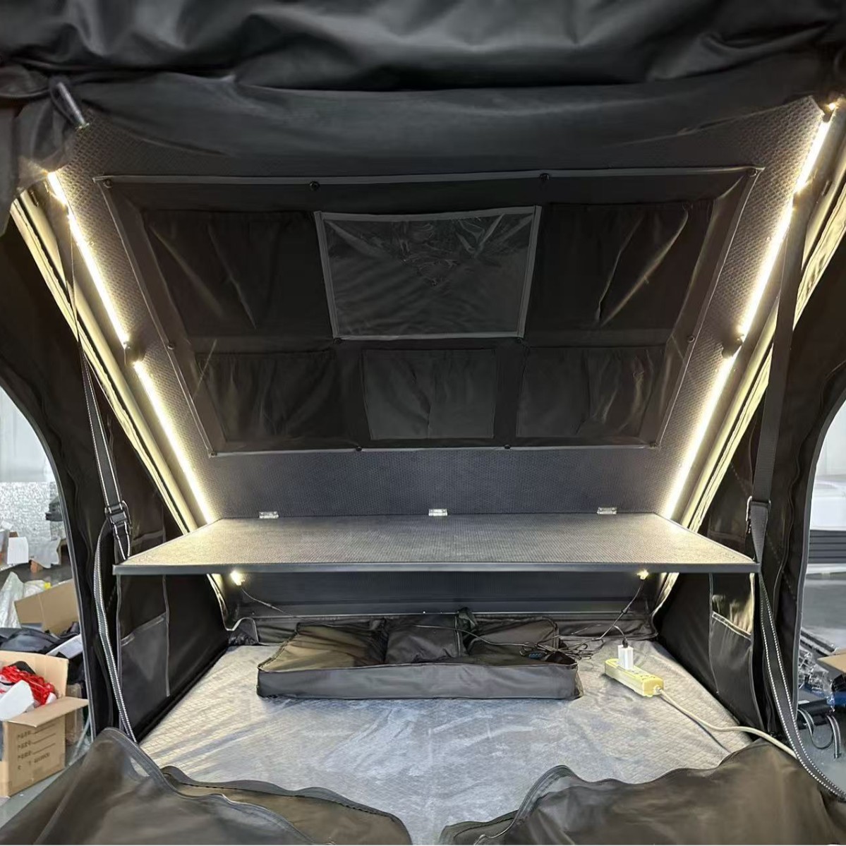 Tabla personalizada de aleación de aluminio triangular carpa de techo de alta velocidad SUV carpa de vehículo todoterreno duro carpa de techo duro