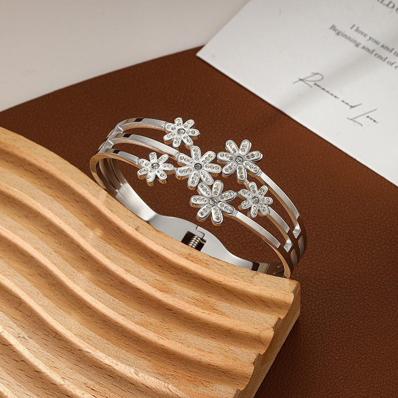 Flower Pattern IG Style Sweet Flower Titanium Steel Zircon Bangle In Bulk