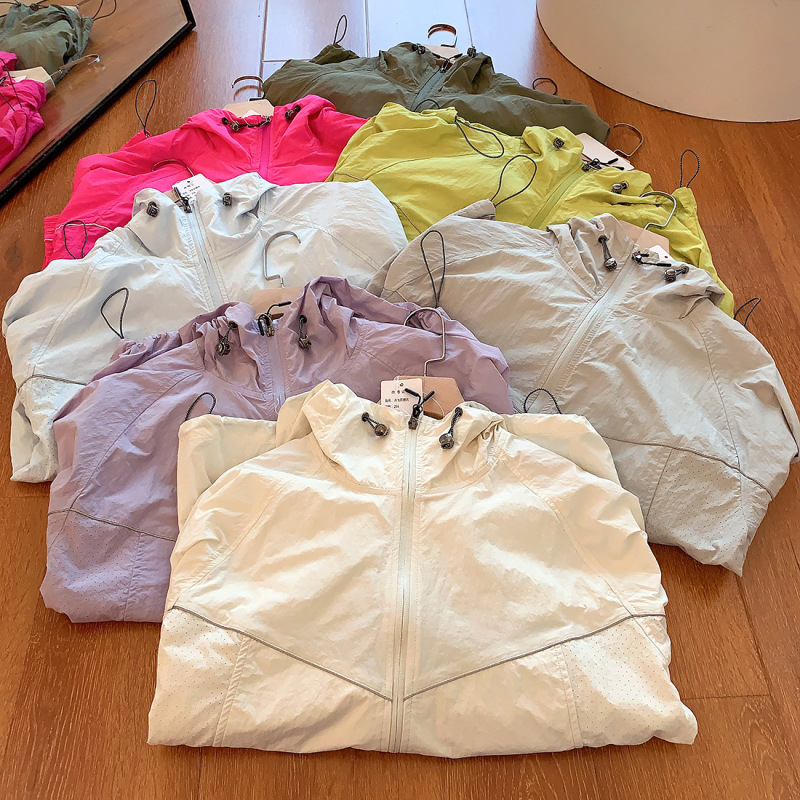 New American Style Outdoor Water-repellent Sunscreen Lightweight Breathable Loose Casual Hooded Jacket Jacket for Men and Women Summer Fashion