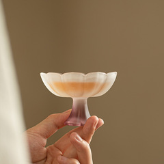 手工琉璃粉莲花品茗杯女士主人杯高足花瓣闻香杯烧酒杯轻奢茶杯