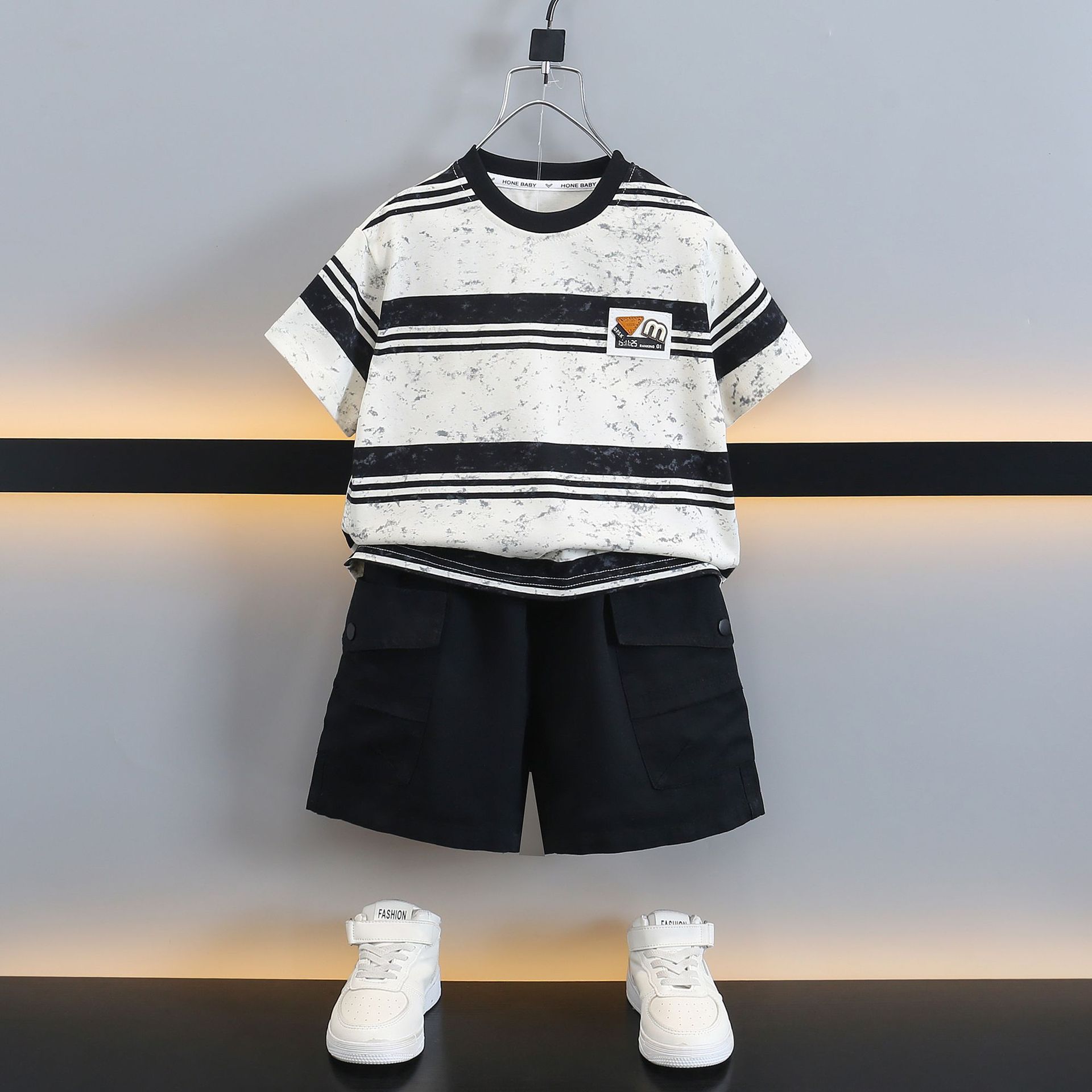 7352 Traje de verano para niños para niños 2025 nuevo estilo bebé de manga corta niño hermoso vestido de verano de dos piezas de moda