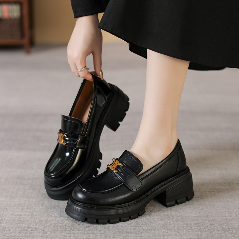 작은 로퍼 여성의 겨울 2025 새로운 봄 가을 겨울 아크 드 개선문 영국 작은 가죽 신발 두꺼운 싱글 레이어 신발 두꺼운 힐