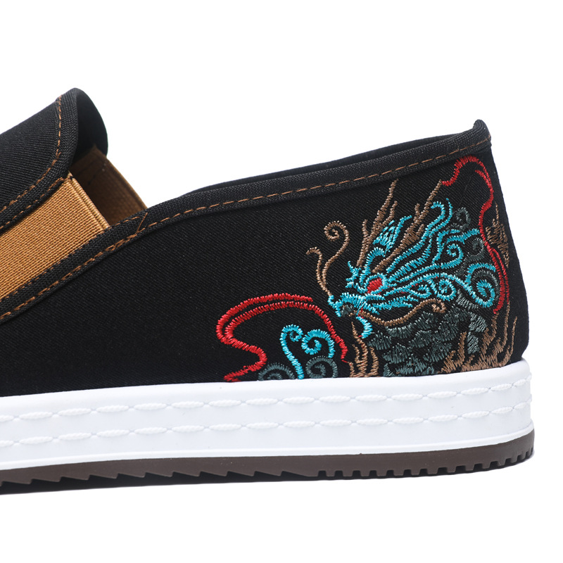 Zapatos de tela para hombres nuevos zapatos de hombre viejos bordados tradicionales de Beijing, zapatos casuales para hombres con suela suave zapatos de hombre perezosos