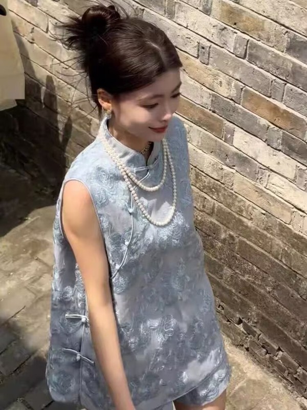 夏のファッション新中国式刺繍馬甲国風丸首気質外着馬挟み上着半ズボン2点セット|undefined