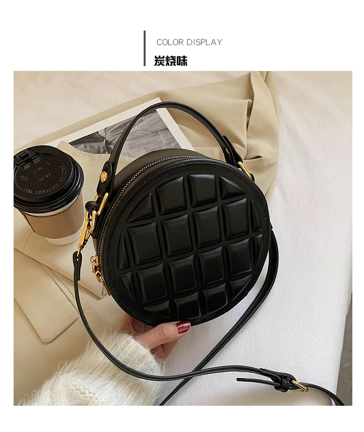 Popular Bag 2021 New Trendy Fashion Portable Small Round Korean Messenger Bag display picture 1