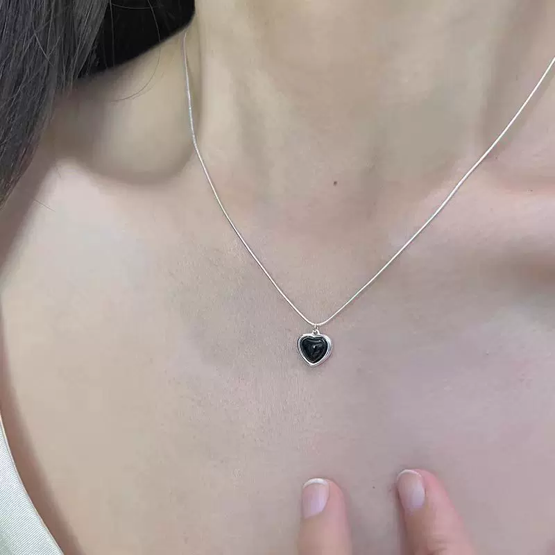 轻奢爱心珍珠锁骨链项链女个性时尚百搭毛衣链小众高级感新品配饰
