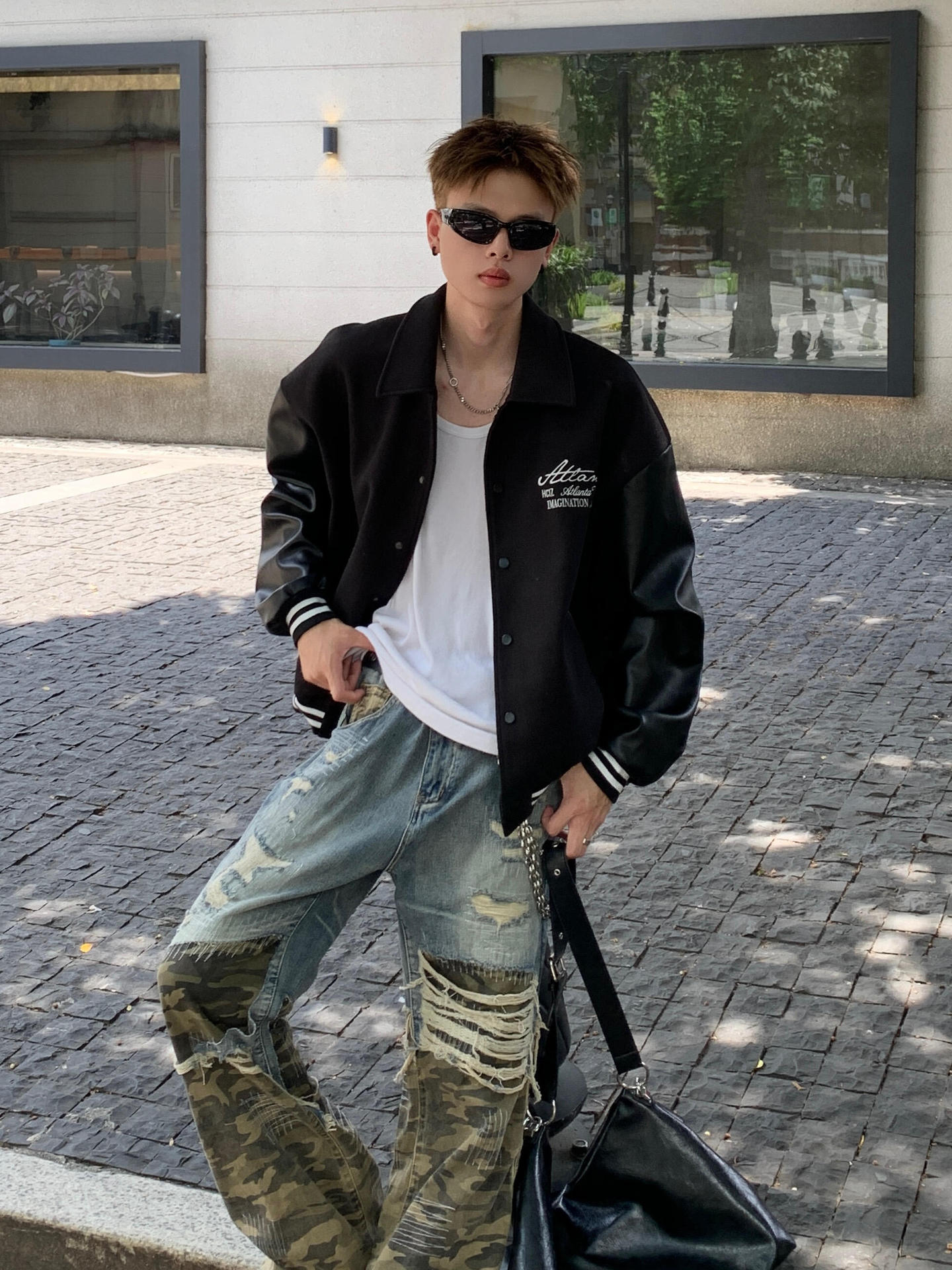 Junge Europäischen Und Amerikanischen Stil Pad Tuch Camouflage Patchwork Zerrissene Jeans 2025 Neue Street Fashion Design Lose Gerade_voghion.com