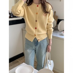 甜美长袖圆领彩扣高级感女秋季黄色小狗毛衣宽松百搭开衫外套上衣