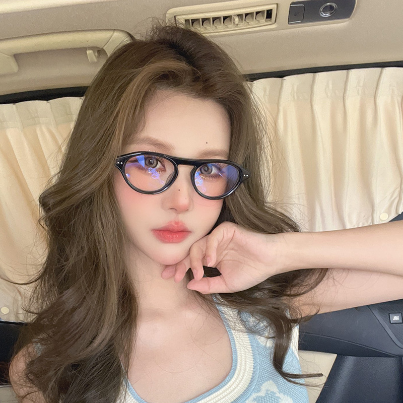 El mismo estilo de Xiaohongshu, gafas anti-luz azul sin maquillaje, miopía femenina, marco negro, cara pequeña, gafas planas de celebridades de Internet delgadas al por mayor