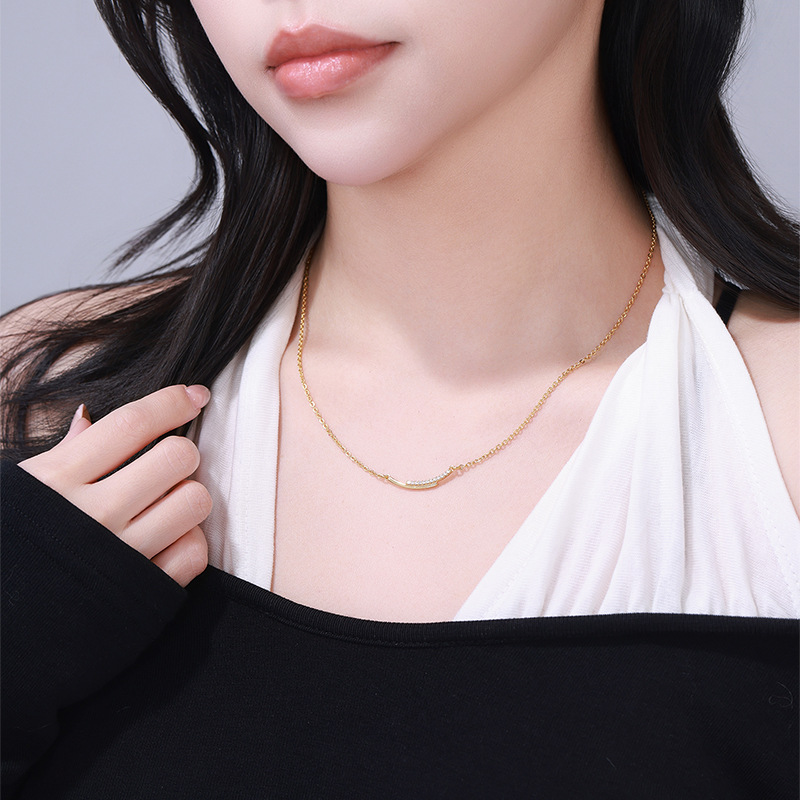 Xuping estilo simple collar de joya artificial sonriente nicho diseño elegante temperamento collar de aleación de cobre al por mayor mujer