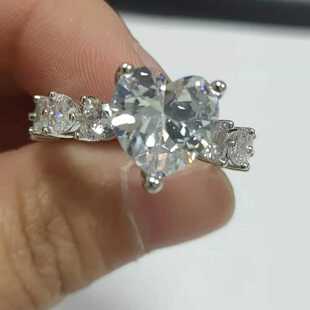 ���Ļʹڌ�ʯ��ָ ���ŵĿ옷 �18K�� ����������ʯ�_�ڽ�ָ�M