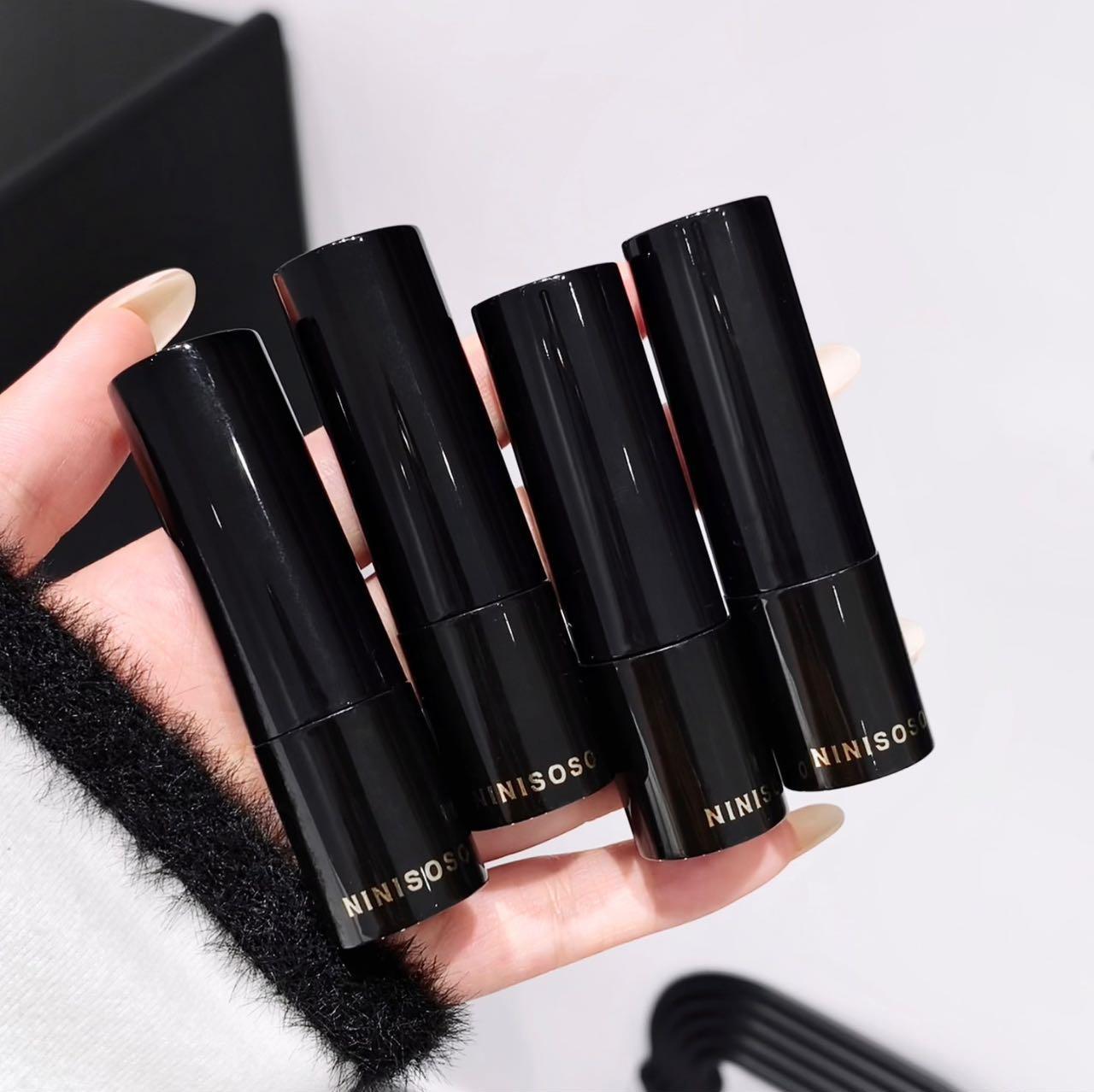 NINISOSO Beige lipstick is hydrating, delicate and does not dry out, making the lips look fair and chubby. It has a natural summer atmosphere and is a lipstick for women undefined