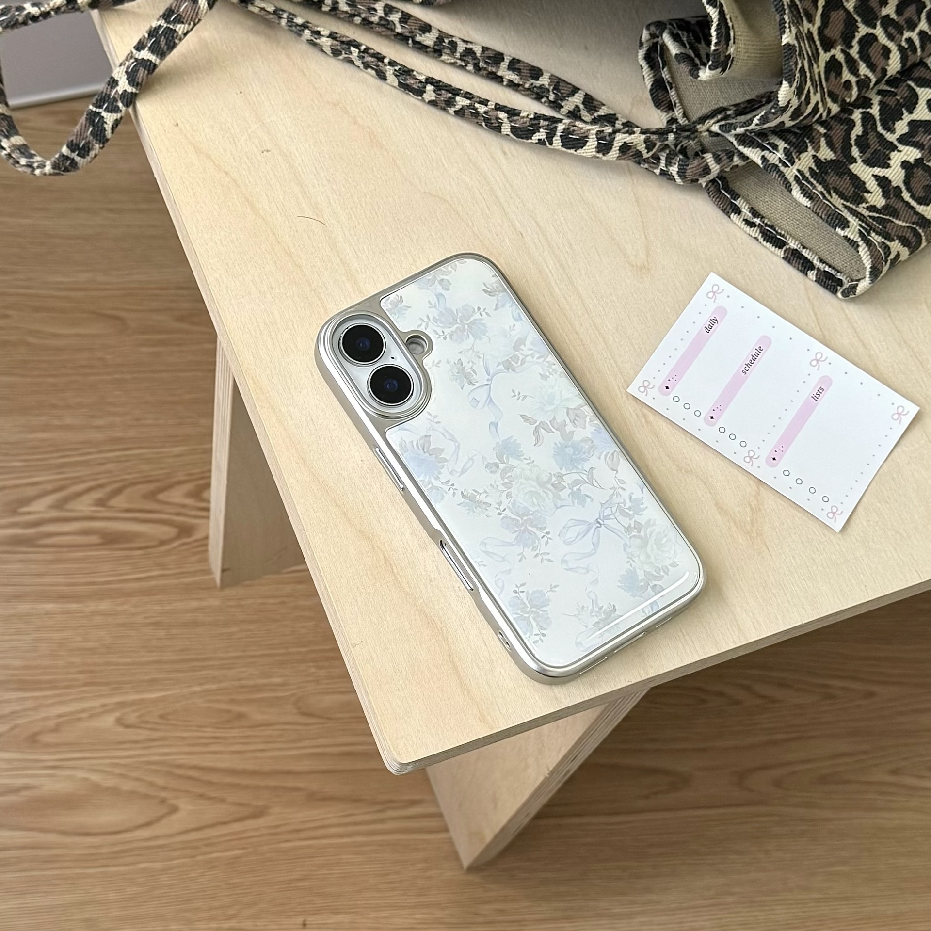 Mariposa floral retro coreana para Apple 15/16 funda para teléfono móvil 14ProMax flor 13 nuevo 15Pro femenino 16