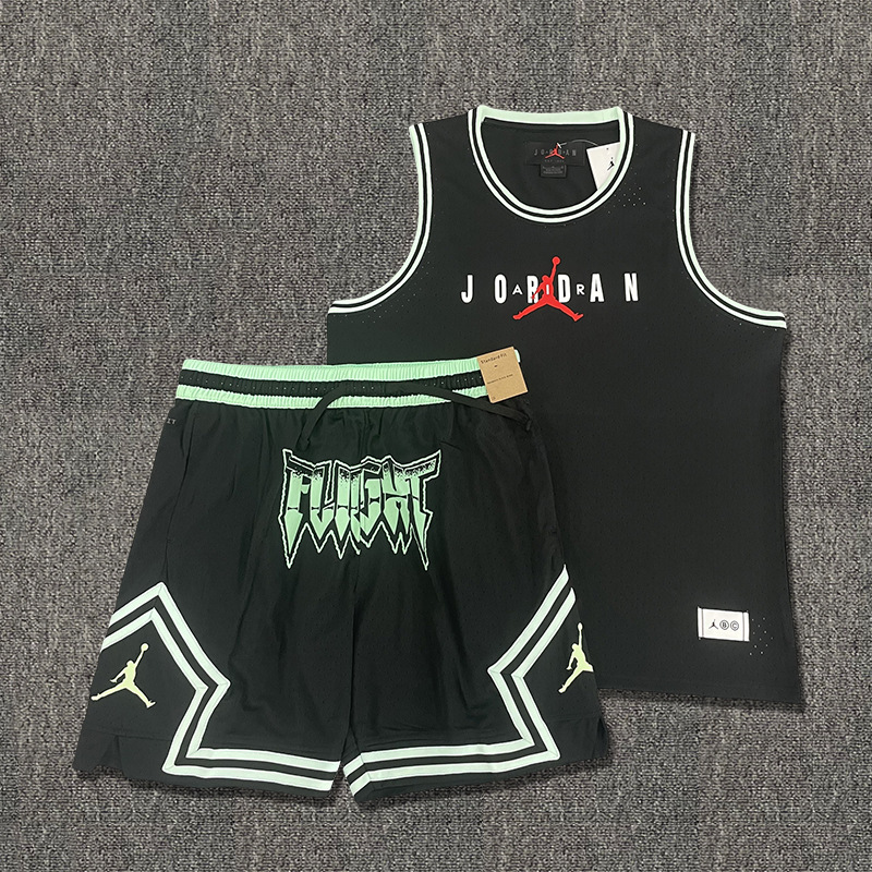 Nuevo conjunto de ropa deportiva de hombre volador en verano, entrenamiento de carrera para hombres, chalecos cortos transpirables de secado rápido, dos juegos al por mayor