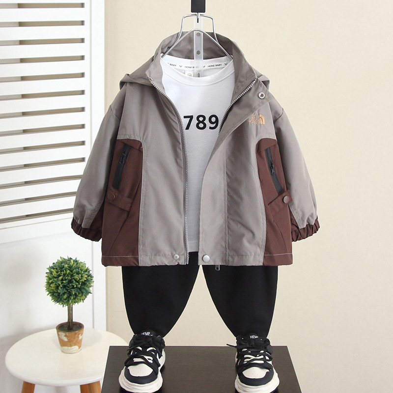 6185 ropa infantil de otoño abrigo casual 2025 primavera y otoño nuevo chico guapo chaqueta de asalto de la calle frita ropa de otoño bebé