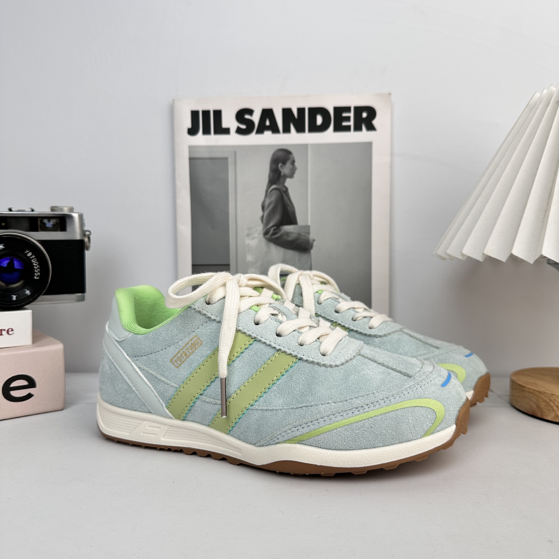 Zapatos blancos de fondo grueso para mujeres 2025 nuevos zapatos de skate de nicho de primavera y otoño retro zapatos de entrenamiento alemán zapatos casuales