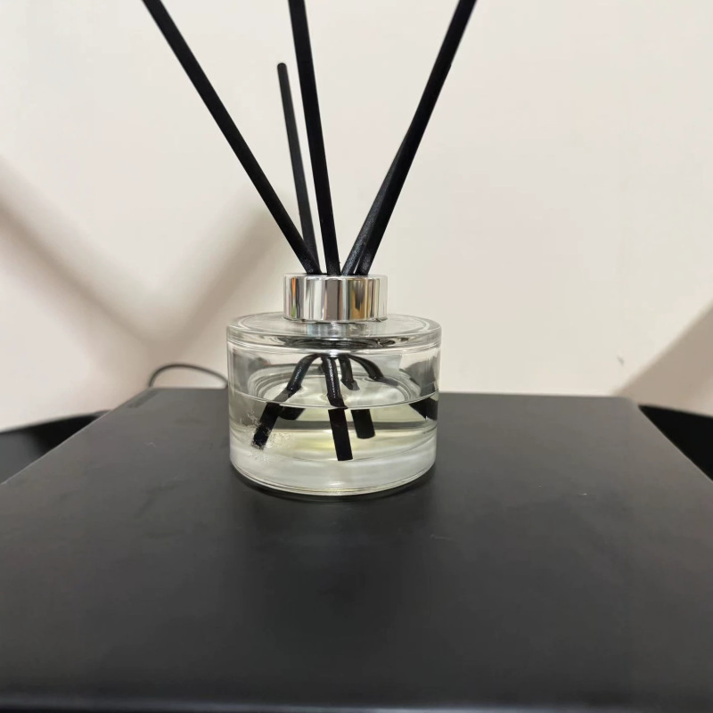 Indoor Light Luxury Flameless Aroma Diffuser with Reed Sticks, Scents of English Pear, Freesia, Bluebell, and Sage, Long-Lasting Fragrance Gift Set Indoor Light Luxury Flameless Aroma Diffuser with Reed Sticks, Scents of English Pear, Freesia, Bluebell, and Sage, Long-Lasting Fragrance Gift Set