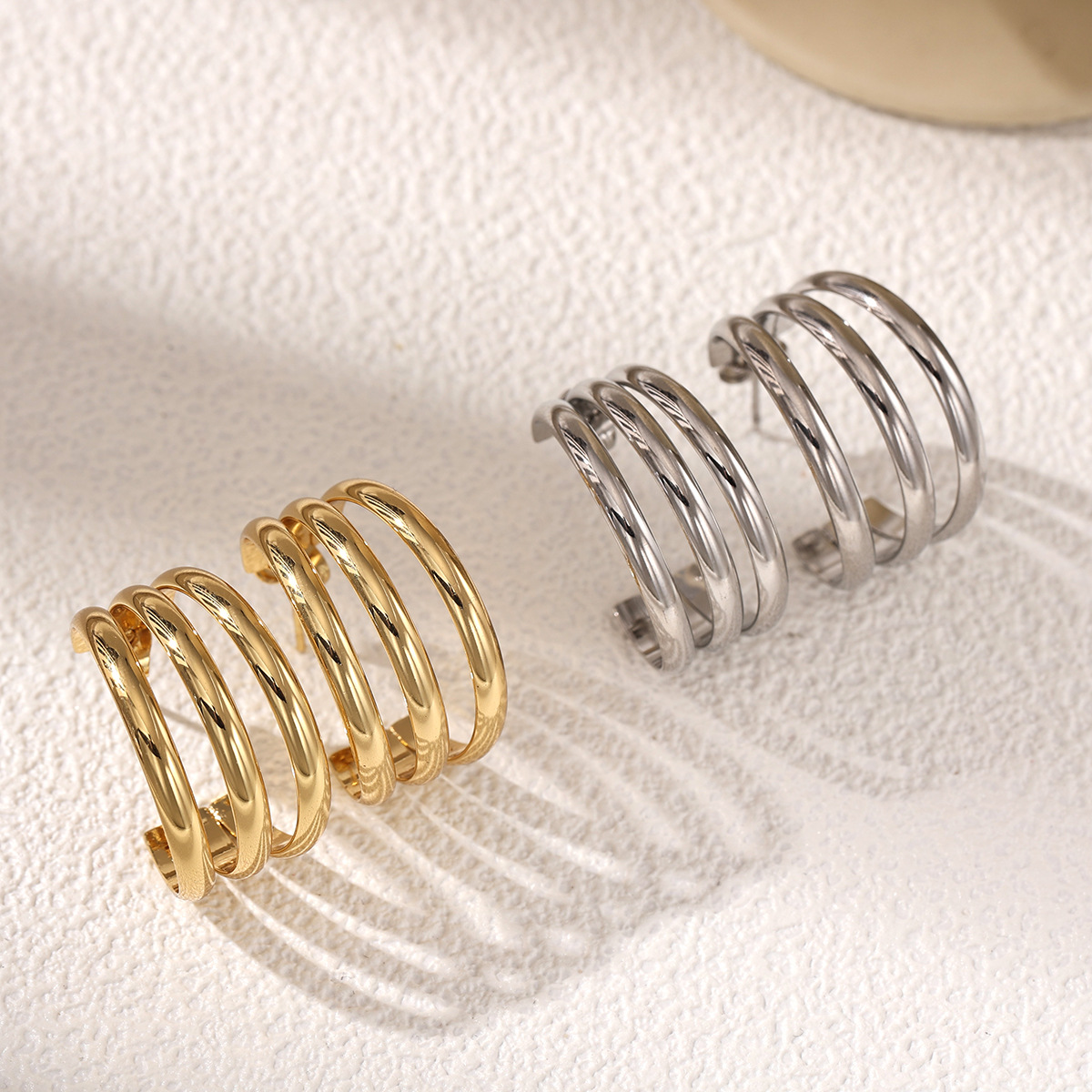 TENA europa y americana pendientes de acero inoxidable lujoso ligero de alta calidad sensación de acero dorado HOOP transfronterizo joyas de acero de titanio