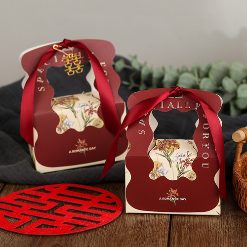 Factory direct sales and wholesale Xiaohongshu hotly recommends new fresh ins style portable wedding and good-looking souvenir wedding candy box