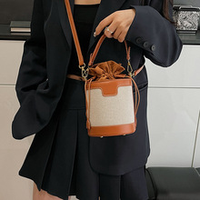 小众设计手提包包女新款时尚亚麻布拼接水桶包潮流圆筒形斜挎女包