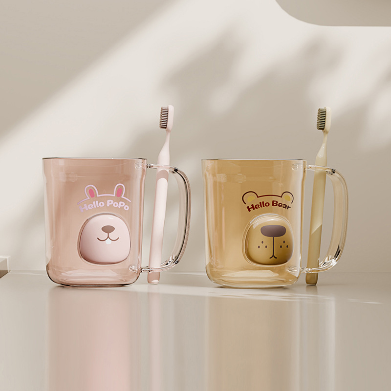 Escova de dentes infantil com enxaguante bucal, para uso doméstico em família de três pessoas, leve e luxuosa, em plástico cilíndrico._voghion.com