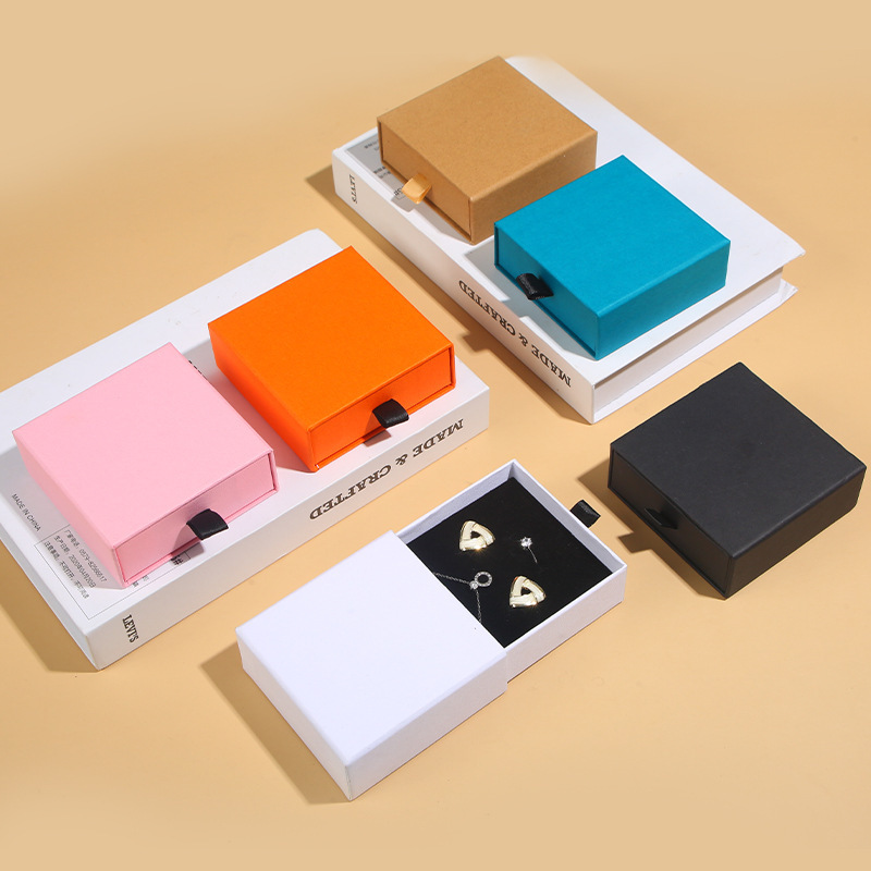 En stock cajón de joyería caja de papel Kraft color sólido pull-out joyero Stud pendientes collar anillo joyero