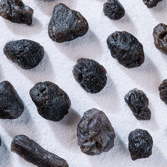 Natural Crystal Meteorite Raw Ore Mineral Specimen Crystal Aromatherapy Stone Diffuser Stone Thunder God Ink Black Meteorite Pendant Necklace