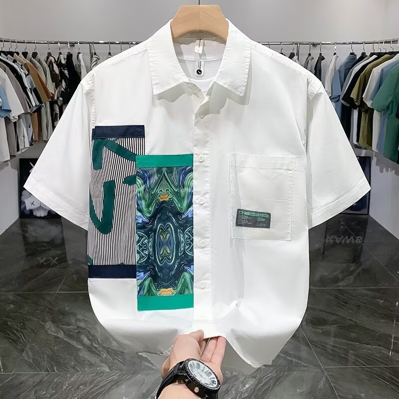 Abstract print short-sleeved shirt for men, summer wear, trendy color-blocked loose-fitting shirt for young men, fashionable jacket.
