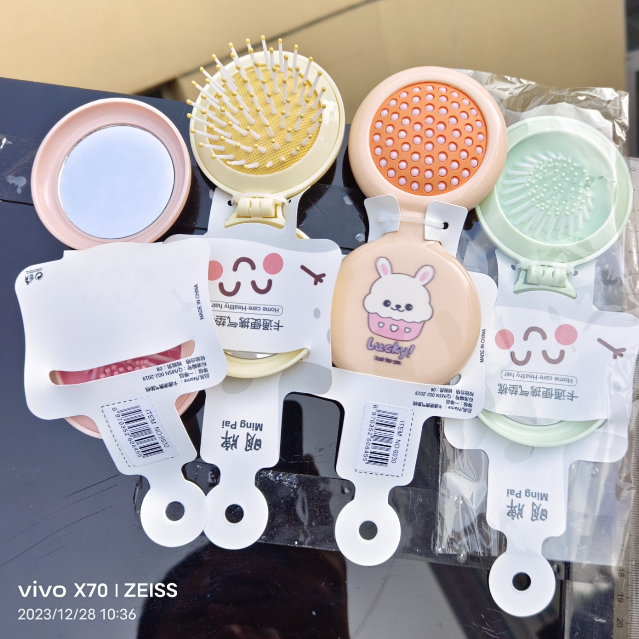 Bonito peine de peinado color macarrón con cojín de aire para masaje, adecuado para uso doméstico y dormitorios estudiantiles, cepillo de pelo de plástico suave con cojín de aire.