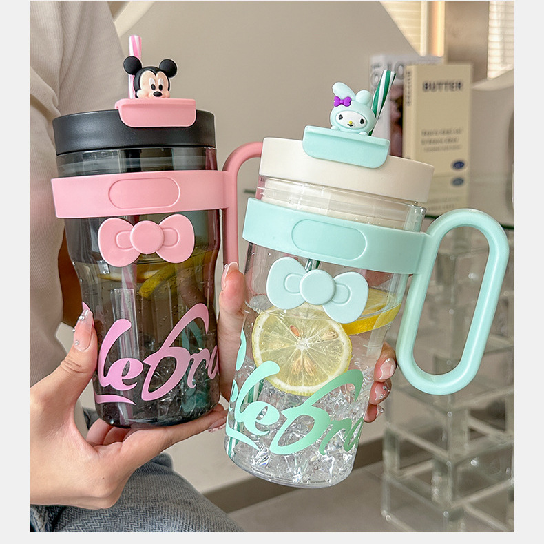 Taza de agua simple de mango de personalidad de material plástico creativo portátil doble bebida taza de paja de plástico taza de alto valor facial taza de estudiantes