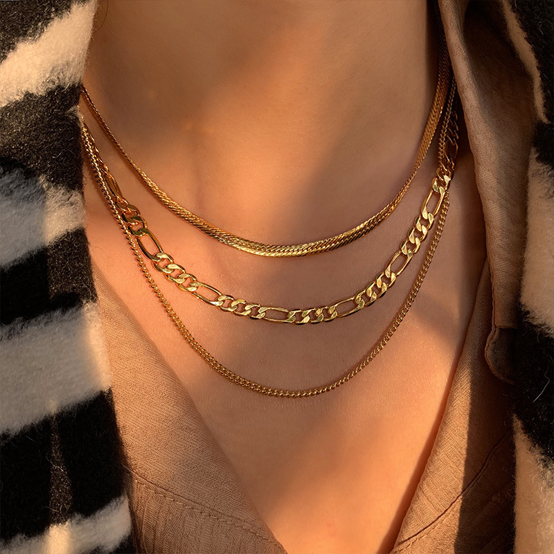 Europeo y americano transfronterizo al por mayor de acero de titanio Figaro Cadena de tres capas Amazon moda Luz de lujo no desvanecimiento accesorios Collar para las mujeres