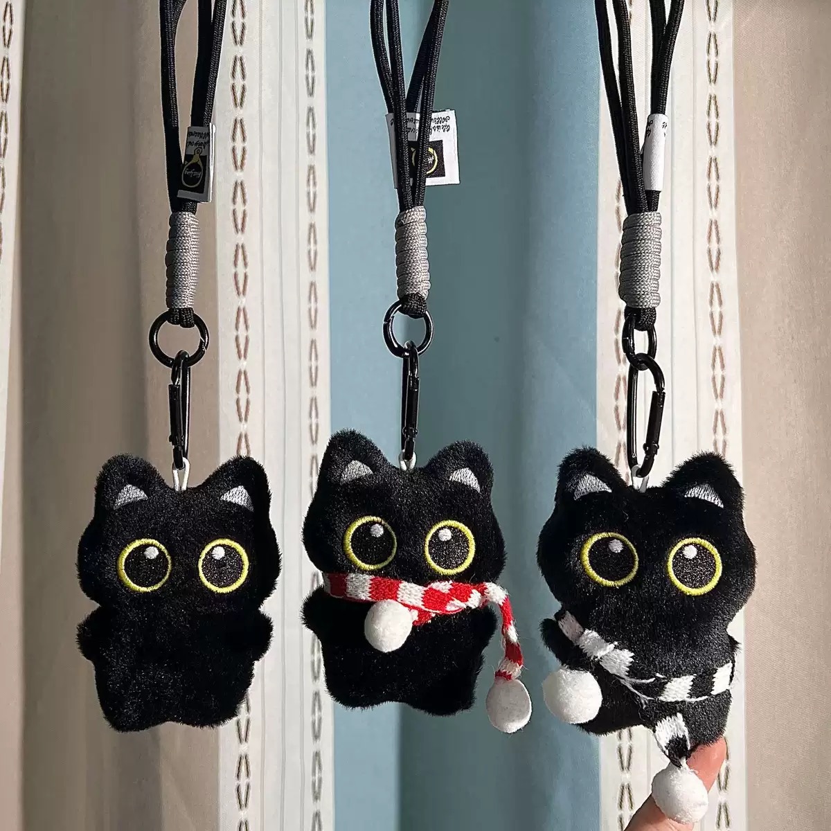 Cartoon black cat plush toy, squeaking bag charm, cat toy, small ornament, cute gift for couples, plush.