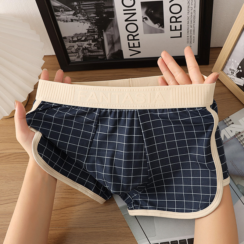 New trendy plaid men's boxer shorts, breathable home underwear, mid-waisted youth fashion shorts wholesale.