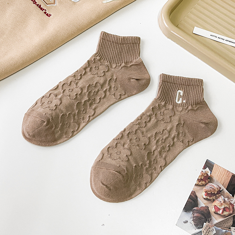 Calcetines mujer color sólido algodón primavera y verano calcetines de barco finos tubo corto café bordado animal pequeño patrón calcetines de mujer