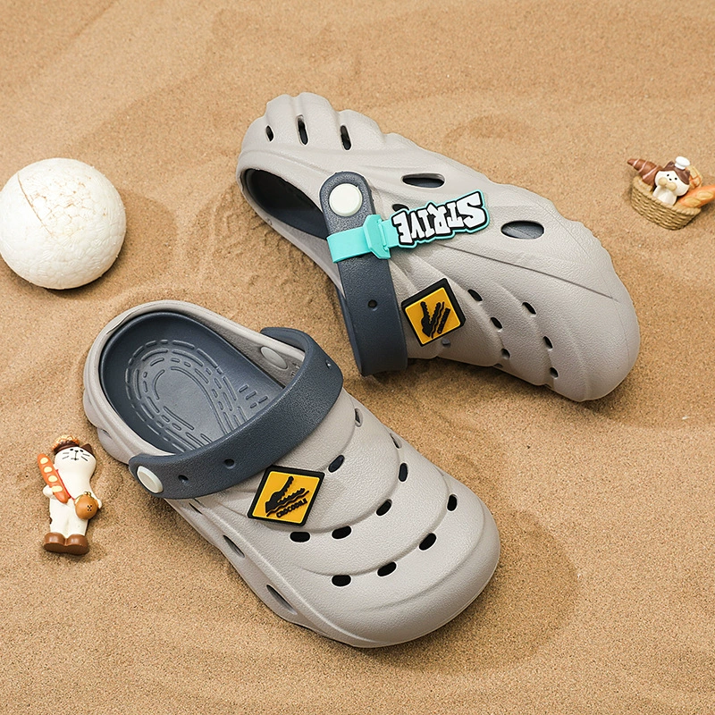 Детские летние тапочки для мальчиков и девочек, милые сабо на мягкой подошве для детей среднего и старшего возраста, детские пляжные сандалии с закрытым носком.